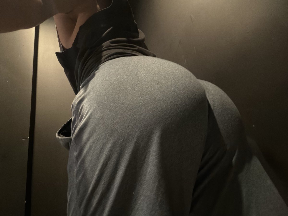 Lobottomthighsd's tweet photo. What u see when ur following me up my stairs 🍑 https://t.co/ziS64Ai9MO