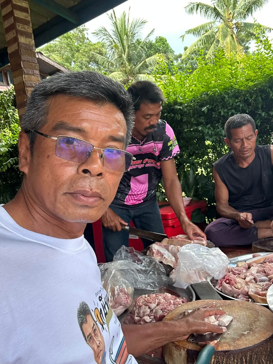 thanawat1963's tweet photo. ช่วยงานศพน้องชาย https://t.co/avRnyZM8Va