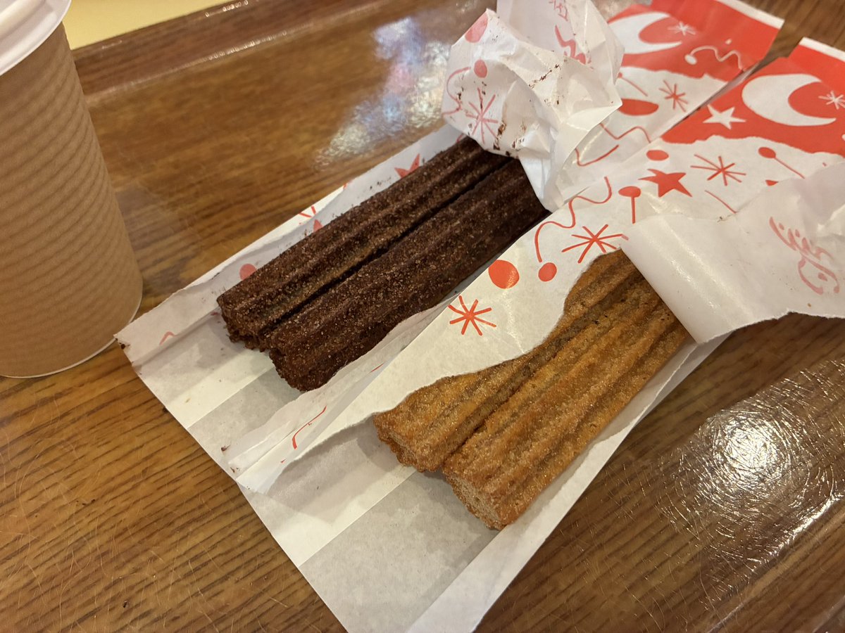 mettyasizen's tweet photo. 三重　土砂降りのスペイン村に行き、ジェットコースターに乗れずひたすら食べた
パエリアが超美味しく、チュロスが超美味しくない https://t.co/z5c1hnRDR0
