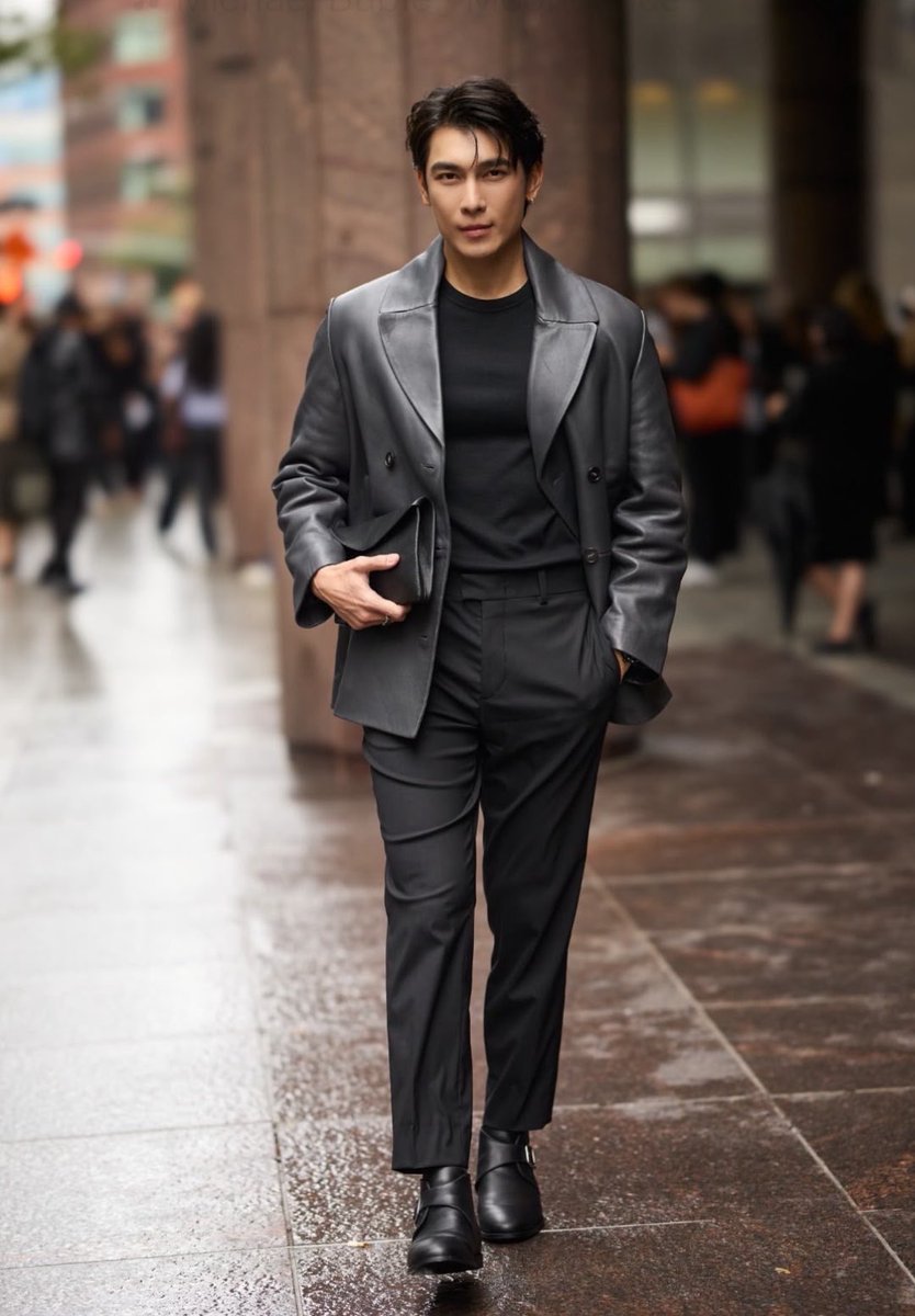 SolSkipperCo's tweet photo. One look, countless reactions. Let’s fill this latest IG post with all your love — LIKE, COMMENT &amp; SHARE! ✨
https://t.co/eZQbc0pCqb

MEW COS IN NYFW 

@MSuppasit
#cosAW26xMew
#MEWinNYFW2026
#cos #cosAW26 #cosnyfw https://t.co/Xn9D74nLJz