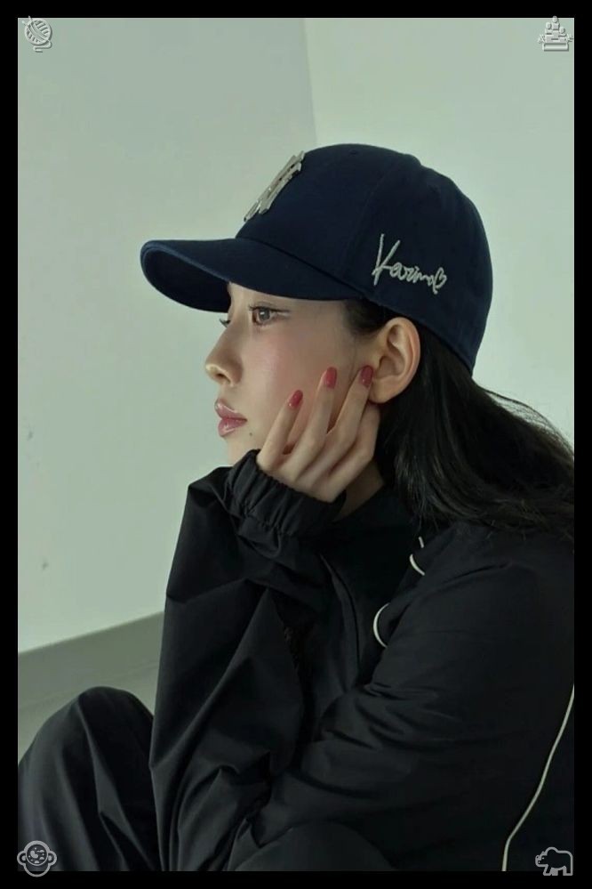 heliakin_go's tweet photo. 🛻Organize the garments in the closet Dress, squeezed dryTears flowed down Lila's cheeks, yet they were tears of joy. She faced Elias, who was gazing at her, his eyes brimming with affection. "She would approve of you," she said. "She would adore that you assist me in flouris https://t.co/AvEosvSuhv