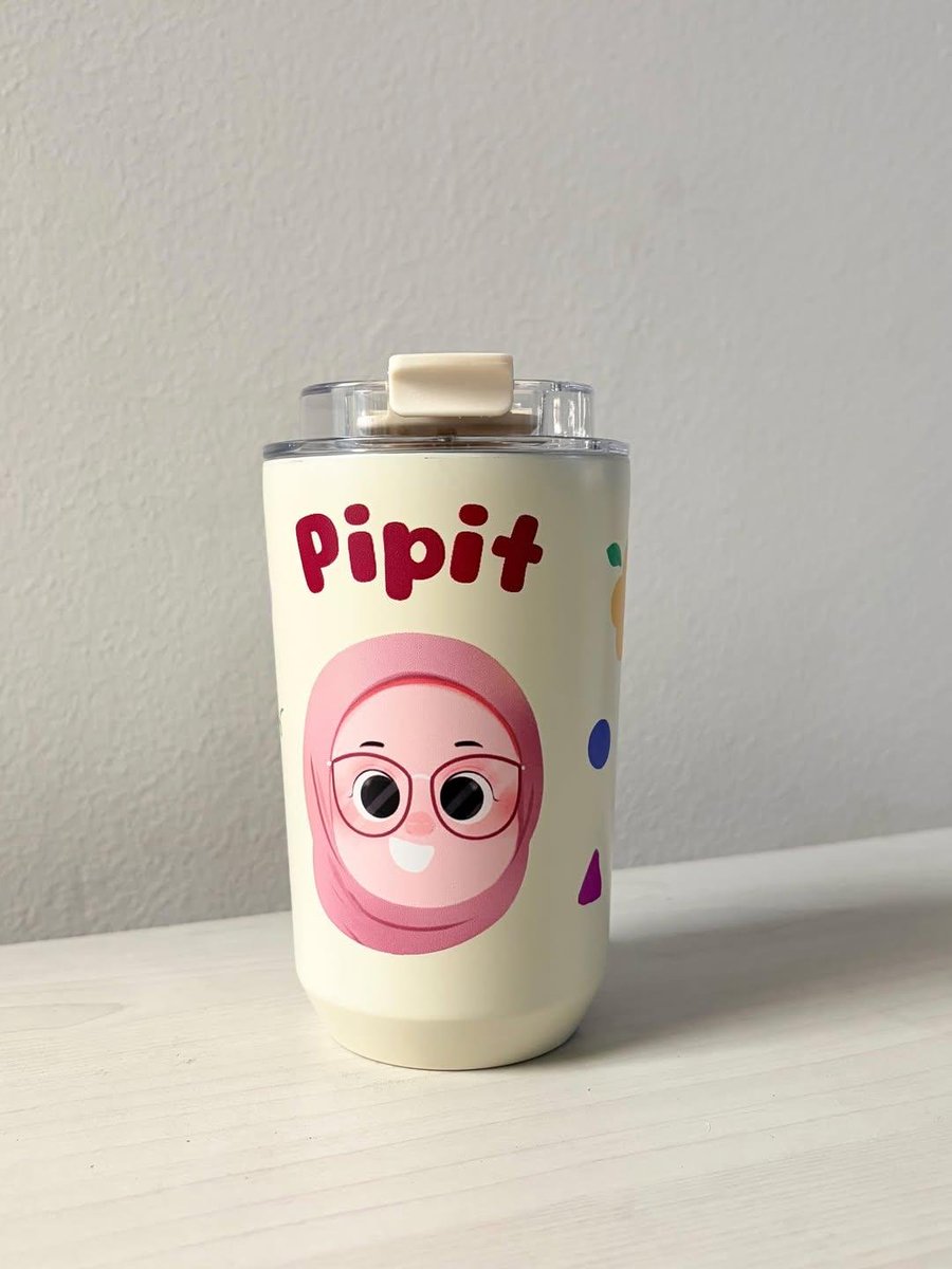 MikhaylaZ92797's tweet photo. MUG KOPI CUSTOM SIZE BESAR 380ML 😍✨
Biasanya aku upload hasil custom mug kopi size kecil 280ml tapi kali ini, aku mau share hasil custom size 380ml 💕
Perfect size untuk yang suka ngopi hehe untuk gambar seperti biasa ya bisa custom nanti admin bantu buatin!! Lucu lucu banget https://t.co/FOLjaw0iLR
