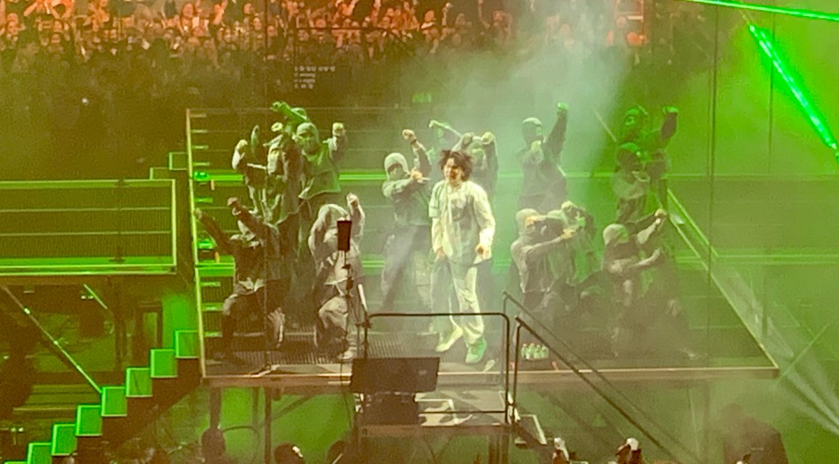 Vote4ProdSuga's tweet photo. So wonderful to relive the amazing D-DAY performances of Agust D … can’t forget the incredible enthusiastic & passionate fans, loudly singing & cheering Min Yoongi with so much love ❤️
#D_DAY_TOUR #SUGA #AgustD #슈가 https://t.co/UTJlGBYsAE
