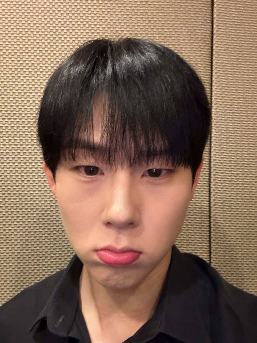 Jochooney's tweet photo. I wasn’t even trying to be… cute..? https://t.co/xzOMaGFetp