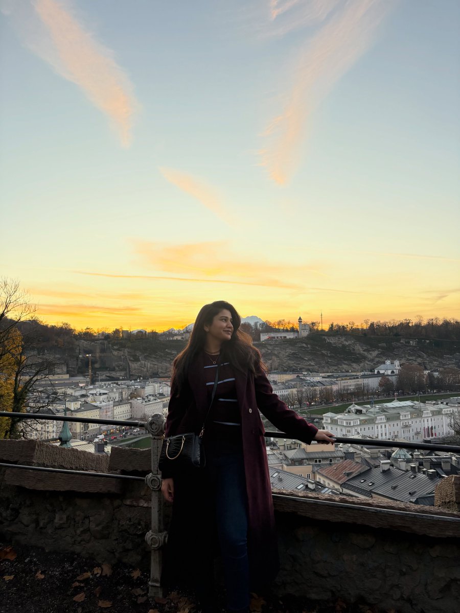 MeErA0312's tweet photo. Aesthetic &amp; Chill
Chasing sunsets and city views. 🌇✨ There’s something magical about this hour.
#GoldenHour #SunsetViews #TravelDiaries #CityVibes https://t.co/N3WoyXCUCf