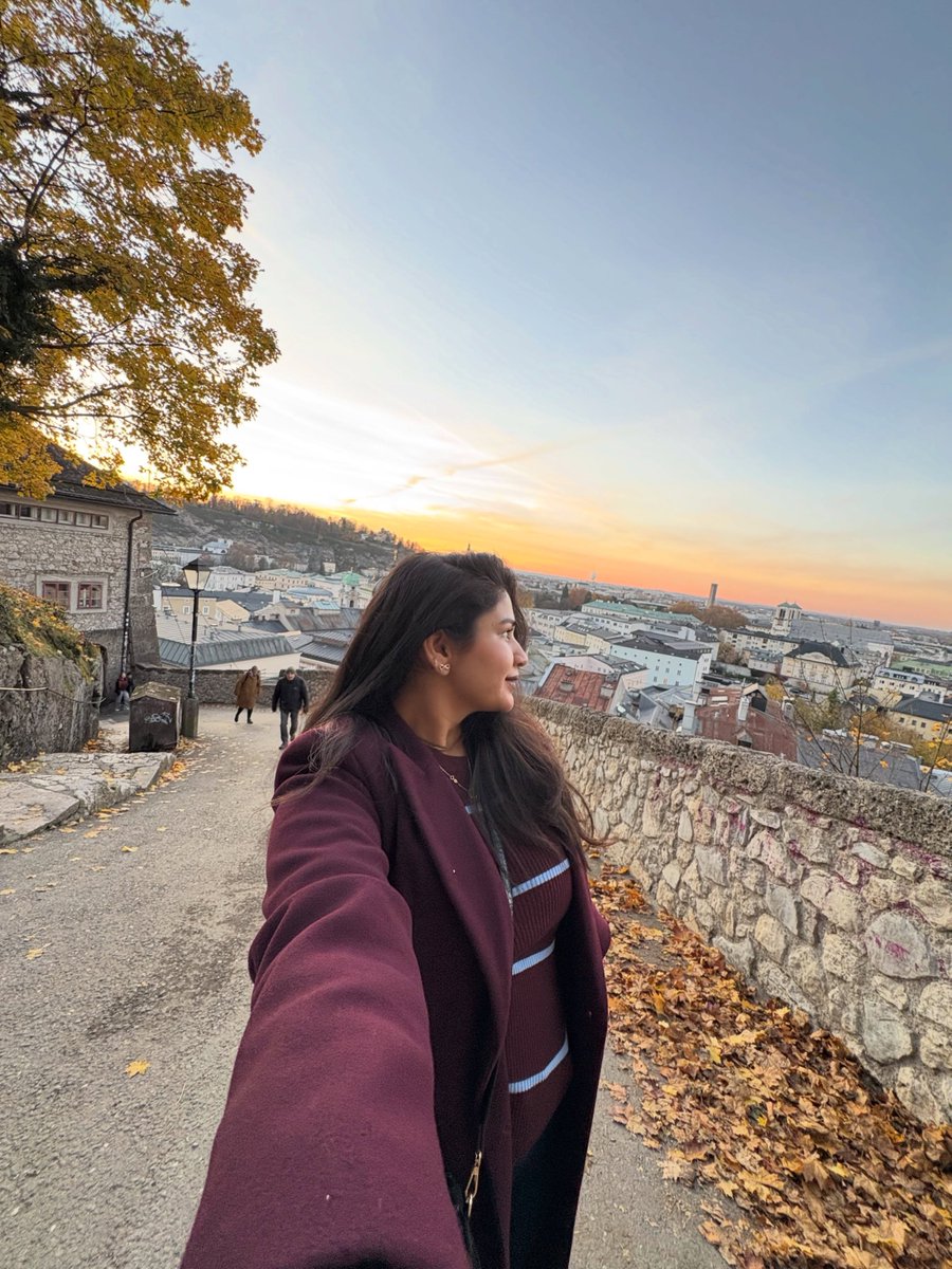MeErA0312's tweet photo. Aesthetic &amp; Chill
Chasing sunsets and city views. 🌇✨ There’s something magical about this hour.
#GoldenHour #SunsetViews #TravelDiaries #CityVibes https://t.co/N3WoyXCUCf