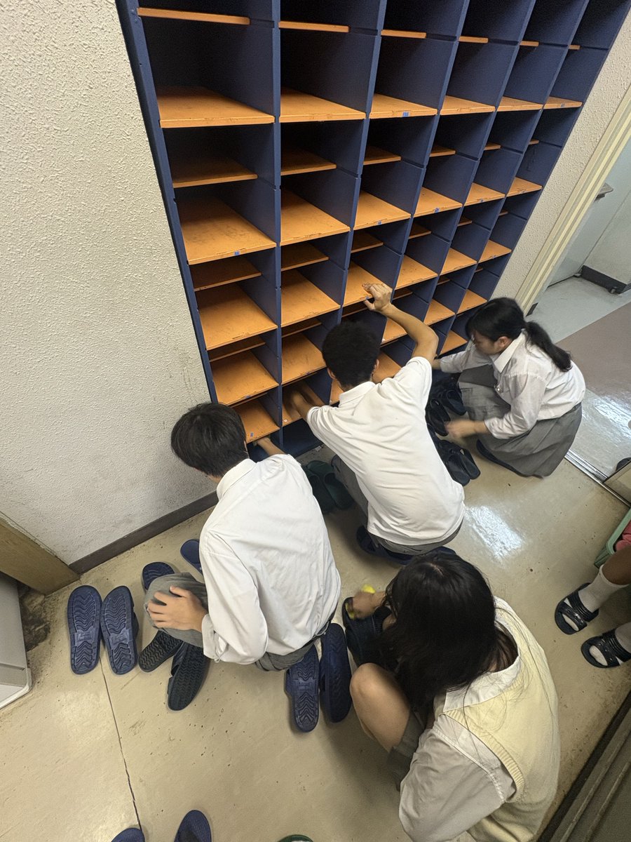 katakura_hs's tweet photo. 🧹【星樹祭 閉会式＆片付け完了！✨】 
本日、星樹祭の閉会式と全校での片付けが行われました！表彰や閉会式での熱気、感謝を込めた片付けまで、最後まで笑顔あふれる素晴らしい文化祭となりました✨ ご来場いただいた皆様、本当にありがとうございました！
#片倉高校 #文化祭 https://t.co/M9xTpIaOlA