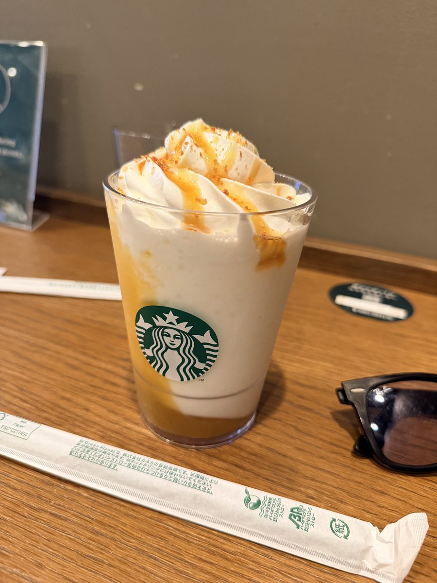 raipiamous's tweet photo. 2日続けてスタバーーー
こったさんの見て来ること決めてた🤤
蜜芋紅はるかフラペチーノ✨️
カロリー？
北海道から離れてるから実質0よ🥴👌 https://t.co/WJ2eggCFqq