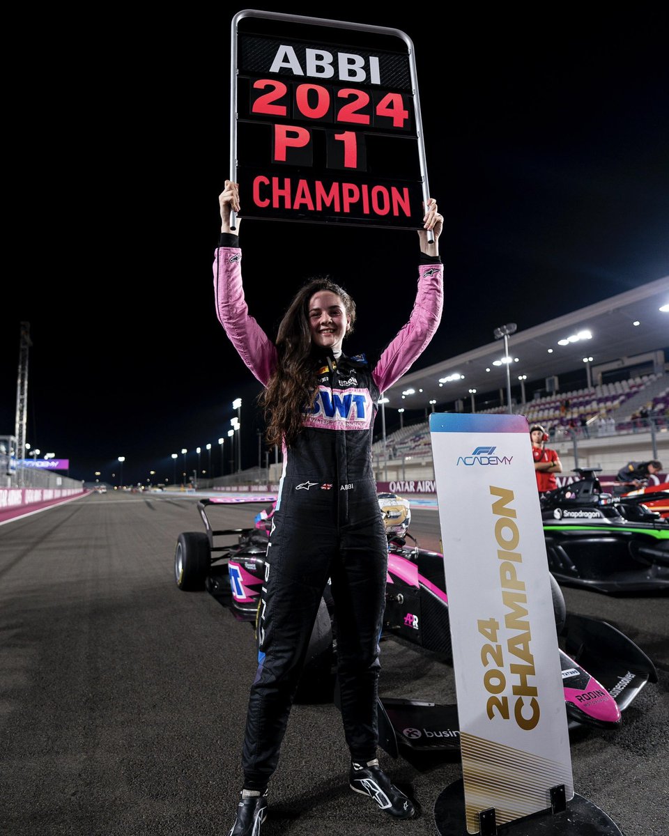 PullingForever's tweet photo. These are the images we should be putting up in Time Square, not photos which sexualise and dehumanise female athletes, photos taken of an athlete who's worked incredibly hard to get to where she is now and who inspires young women across the world https://t.co/2fyMootOl6