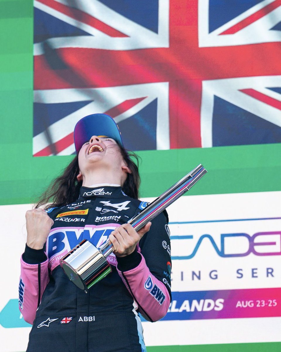 PullingForever's tweet photo. These are the images we should be putting up in Time Square, not photos which sexualise and dehumanise female athletes, photos taken of an athlete who's worked incredibly hard to get to where she is now and who inspires young women across the world https://t.co/2fyMootOl6