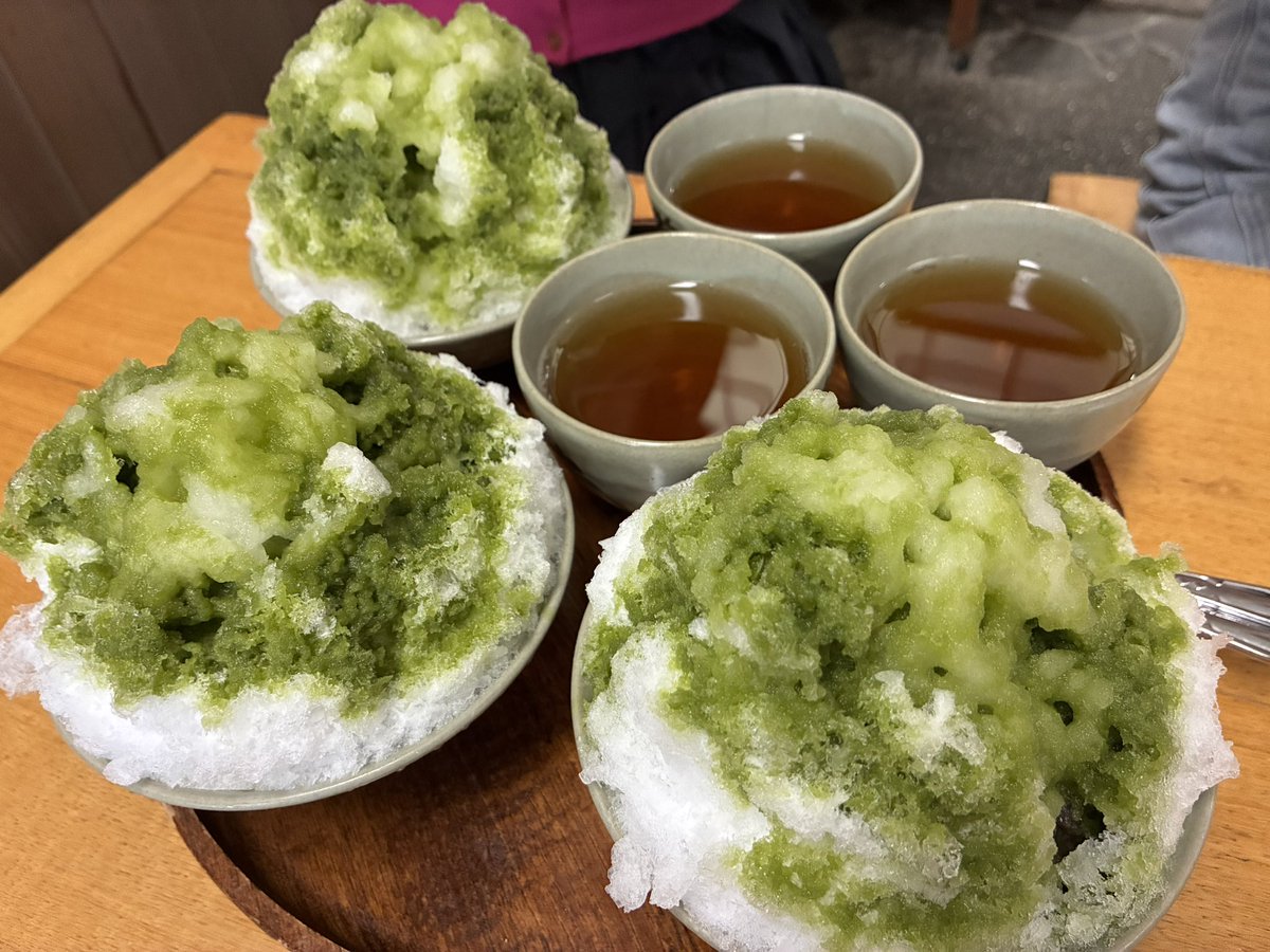 mettyasizen's tweet photo. 三重　赤福氷
抹茶のかき氷に赤福を入れた味がする（事実）
食べながら本当の赤福を食べたいなあ…と思い、向いていなかった https://t.co/L31Erszqb0