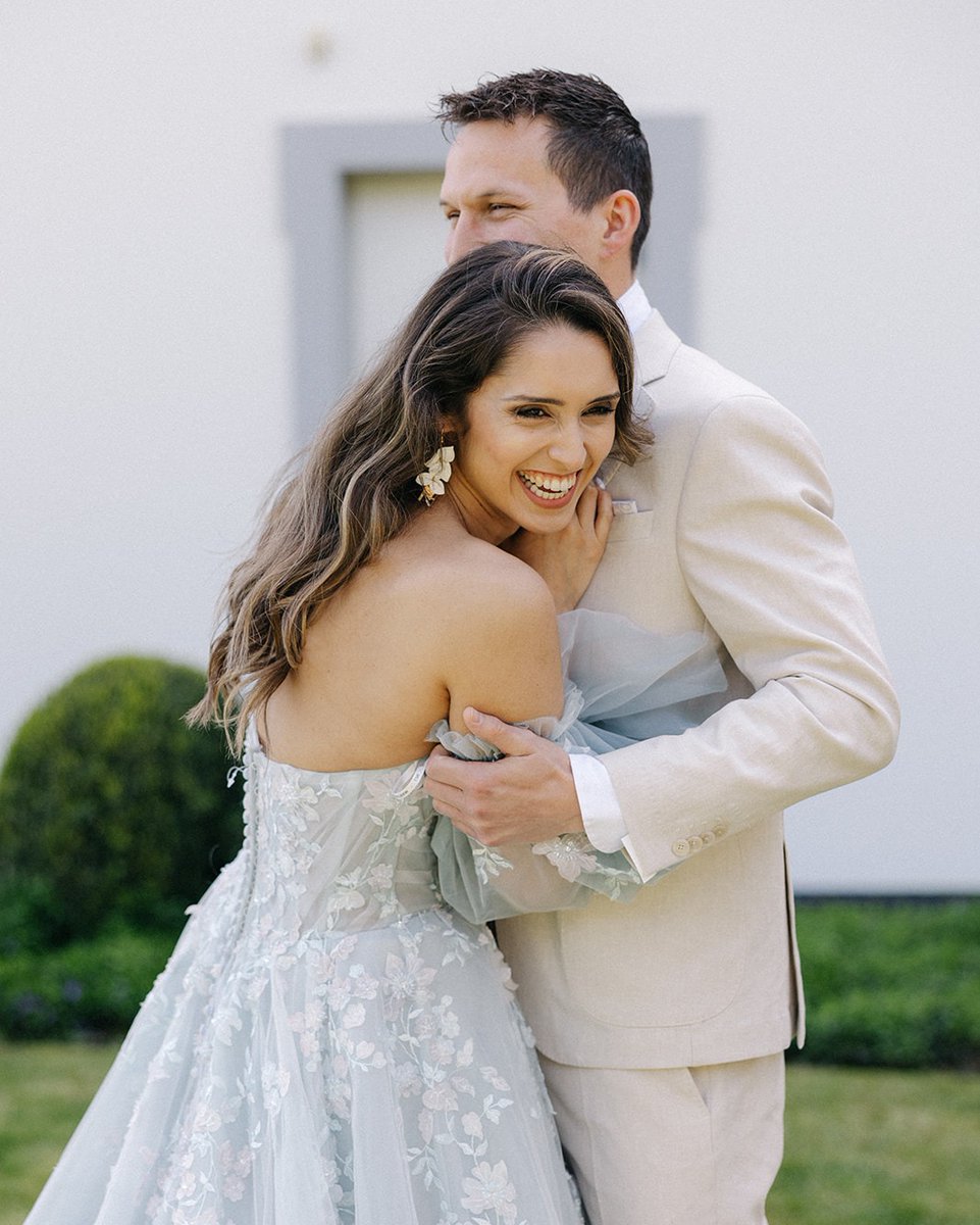 LUDVIN7's tweet photo. A love story as breathtaking as the view.

With the shimmering lake and majestic mountains all around, this blue-themed celebration was pure magic – a perfect match for Villa Honegg’s stunning panorama.

📸
📝 @
👗 https://t.co/r5tTYCDUPp