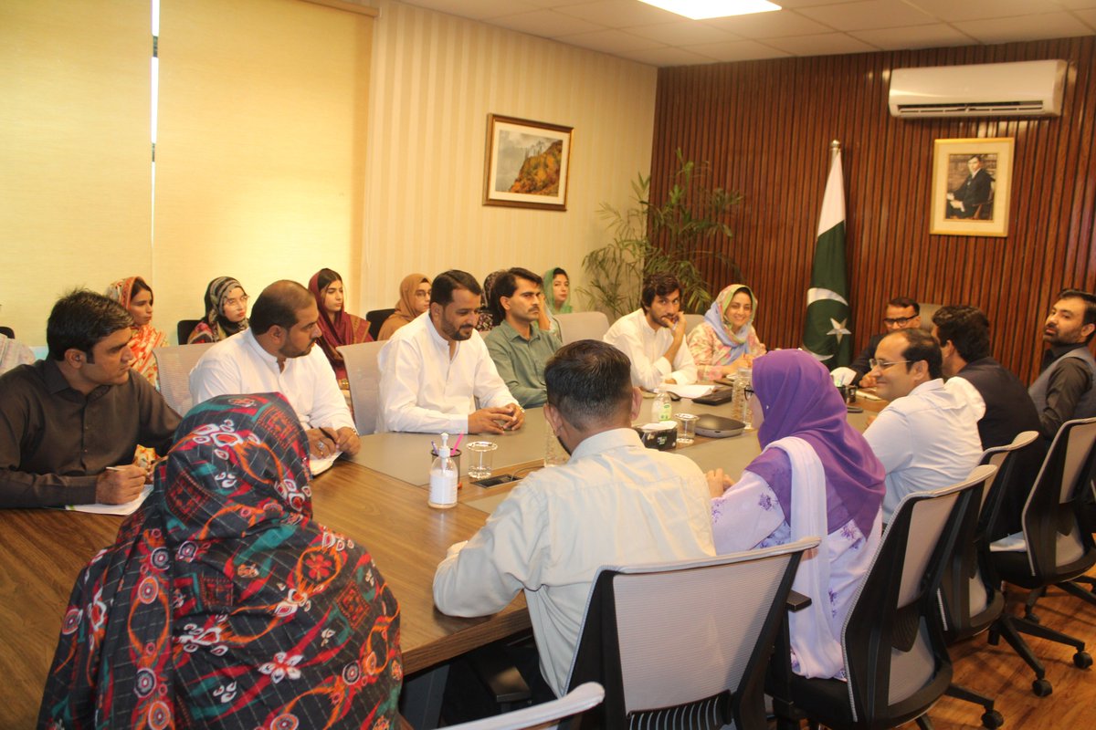 FDO_Pakistan98's tweet photo. FDO’s GIZ-funded FCRP exposure visit brought BZU, MNSU &amp; Emerson students to PCRWR, PMD, MoCC, CF-WARP Wetlands &amp; QAU to explore water management, groundwater recharge &amp; Nature-based Solutions. https://t.co/Z0FwwCvfcp