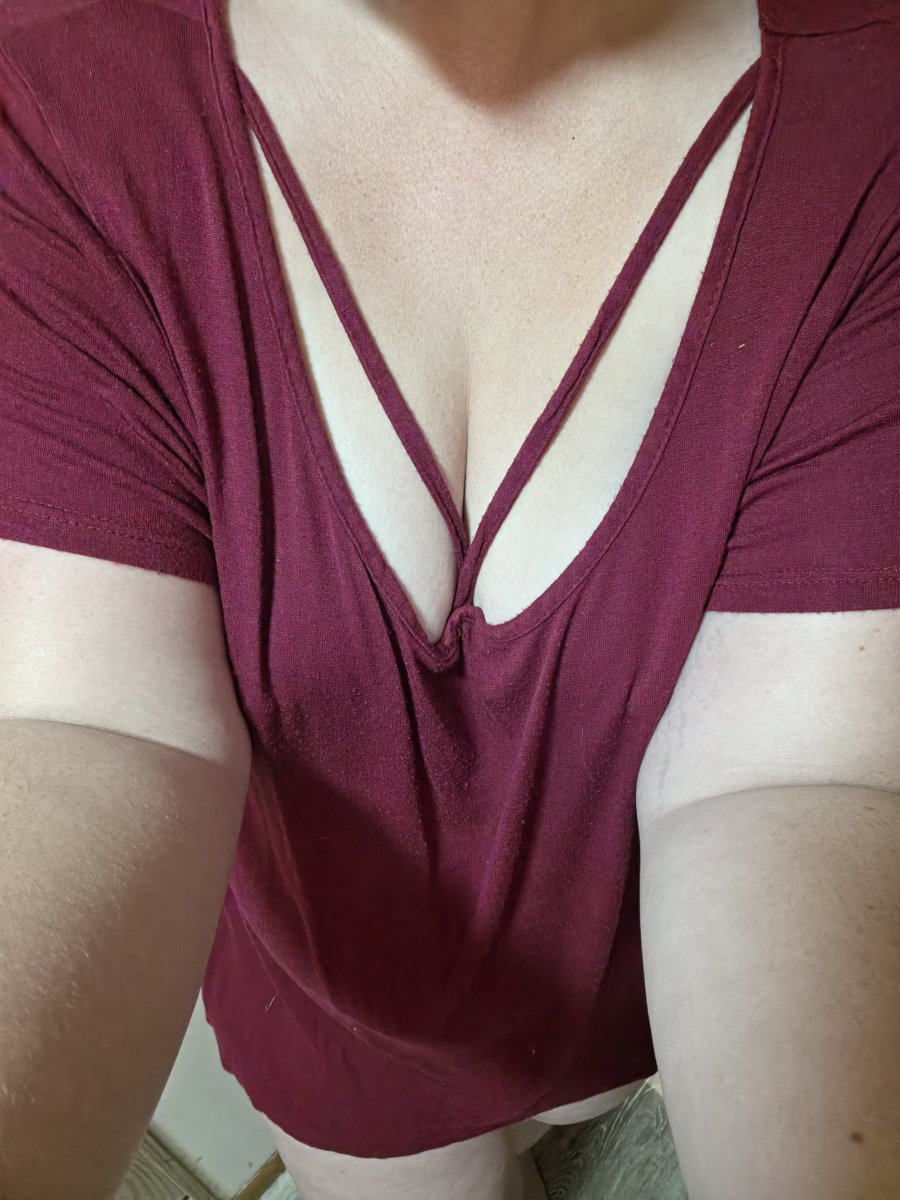 hex_orchid's tweet photo. Goodnight and sweet dreams 😘😍

#bigtit #hotwife #bigass #thickass #thick #curvy #hourglass #milf #hotmilf #nerdymilf #juicy #potassium #nightshirt https://t.co/EuLSIYBCnp
