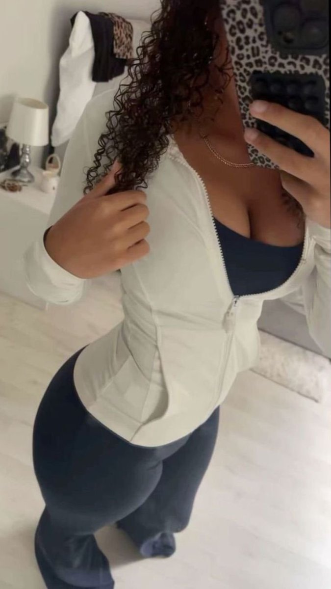 p1nkytime's tweet photo. this was the fit of the dayyy got back from Florida will be posting beach pics😘
#fit https://t.co/fMxIUPkF4E