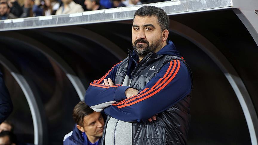 buzzspor's tweet photo. Ümit Özat:  "Mert Hakan komutansa, ben de Atatürk'üm lan o zaman!  3 kupa kaldırdık lan biz. Bu kadar değil abi! Fenerbahçe formasının ağırlığını bilin!  Ne kaptanı ya? Bu kadar basit mi kardeşim Fenerbahçe?" https://t.co/LZF2GyHRL9