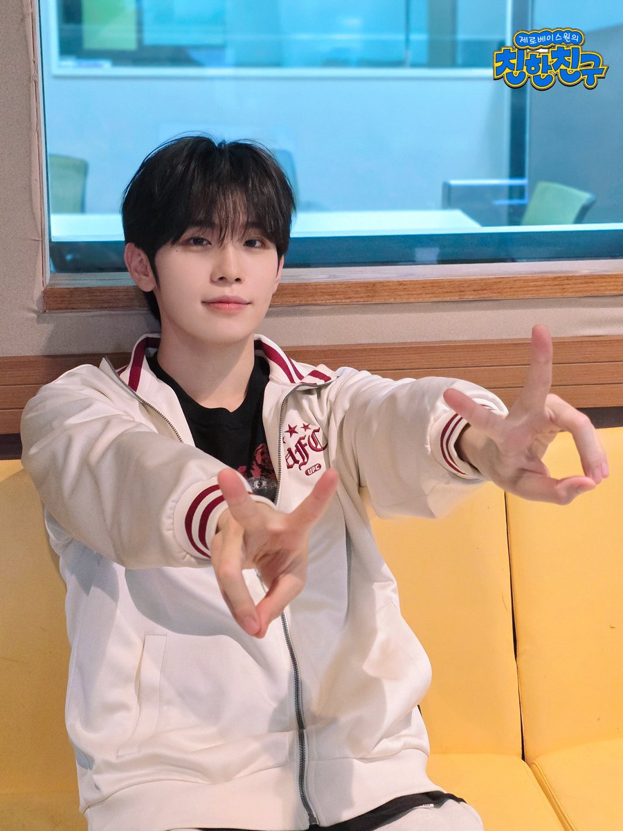 mbcbf_bf's tweet photo. 💛친친💛

#제로베이스원의친한친구
#김태래 #제로베이스원 
#ZEROBASEONE @ZB1_official

오늘 대한민국 날씨: 선선함🍃
이런 날에 해야할 일: 피크닉, 회크닉, 야외에서 독서하기

그리고

신선한 DJ 탤디와 오늘 10시~12시에 친친 함께하기💛 https://t.co/bDCqAVJH2q