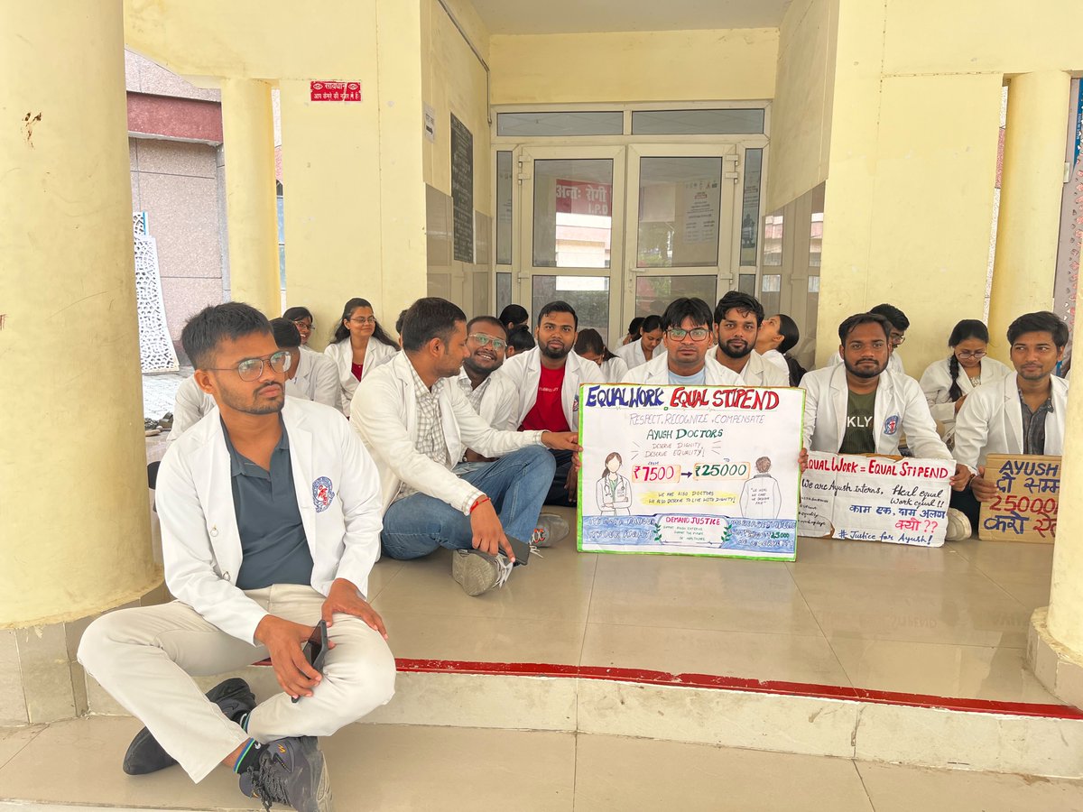 Jitendr70351595's tweet photo. हमारी आवाज़ एक है—AYUSH Stipend ₹25,000 होना चाहिए।
@ayushupdept @dayalugurubjp @SureshKKhanna @CMOfficeUP @upayushdept @moayush
#AYUSHStipend25K https://t.co/PJgYByqKNX