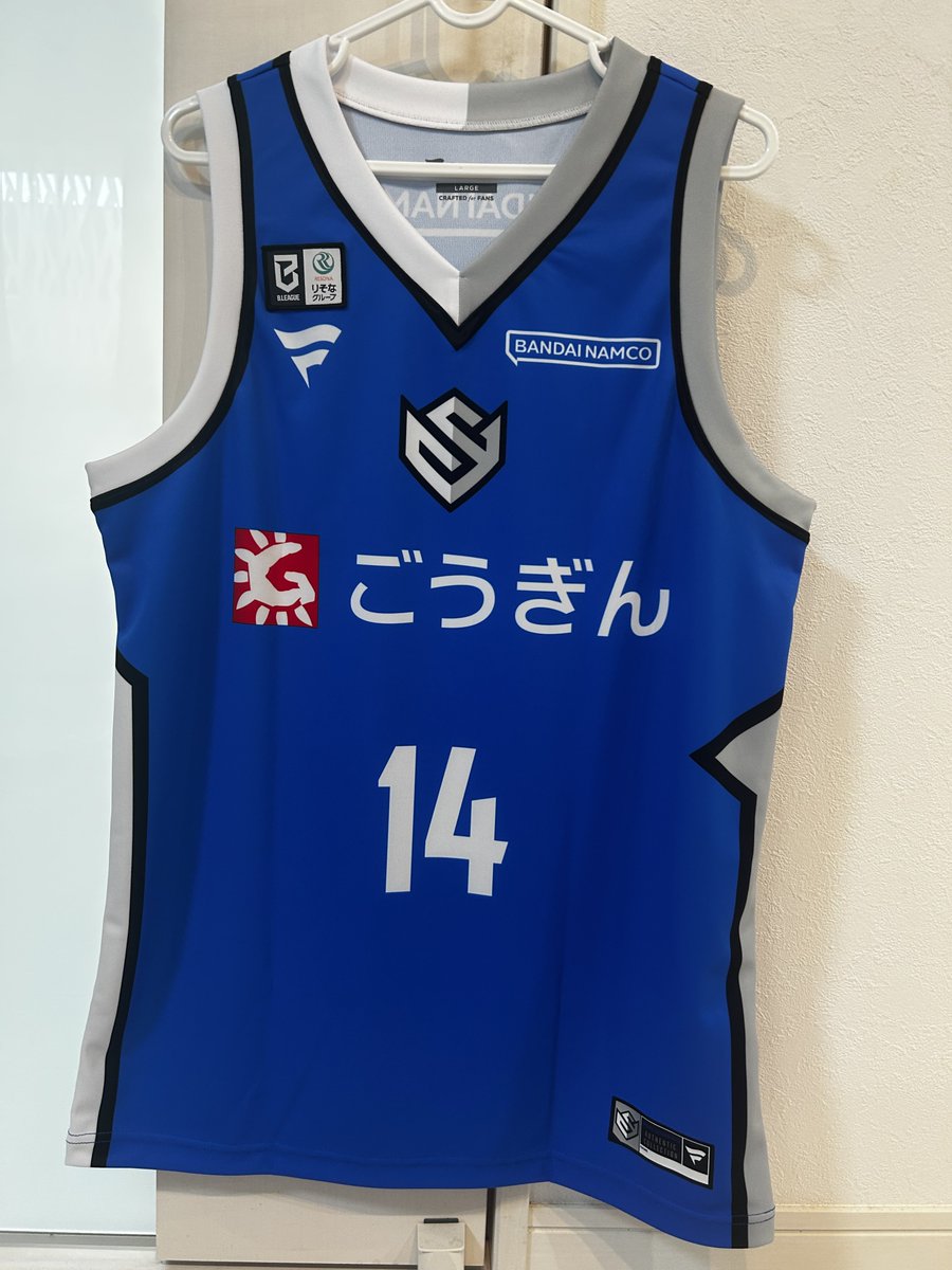 2nd_ichi's tweet photo. エースコンバットマカドゥ降臨！で、いよいよ始まるって気持ちになった。マカドゥ、元気にしてるか！？バンナムアリーナで早く君の笑顔が見たいぜ。今シーズンもいっぱい推しを着て島根スサノオマジックを応援しようね😉🏀💙✊ ̖́- https://t.co/1qfrX9yKWa