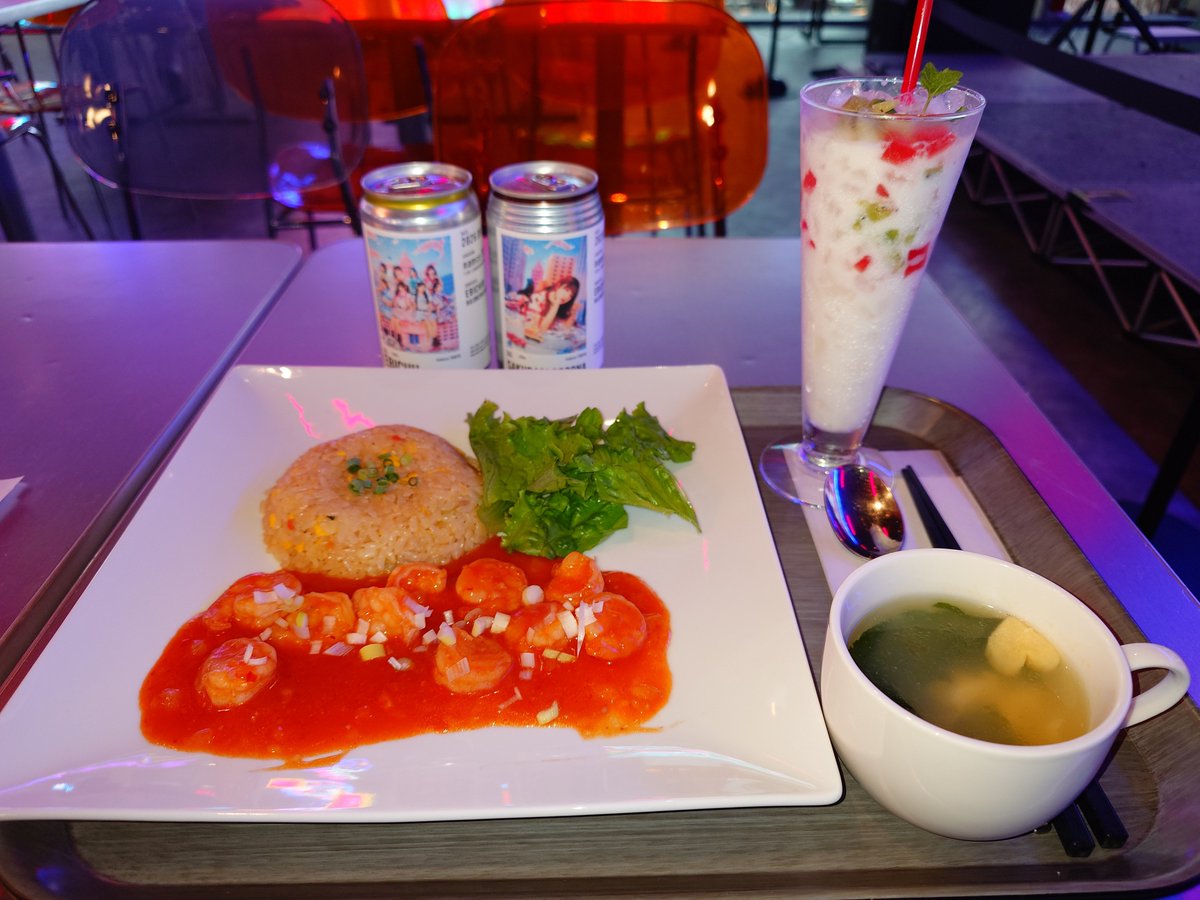 jun_k_box's tweet photo. 私立恵比寿中学×namco TOKYO コラボカフェ〜えびチリ、はじめました〜

心菜ちゃん生誕祭前に行ってきました🍴🍹

えびチリ、はじめました！定食(2180円)
+ココユノノカ・ミルキーホワイト(1180円)
+コラボラベル缶(全員・心菜各800円)

コースターは莉子ちゃんと和香ちゃん
(推しはでず😭) https://t.co/hrkGVsfpZE