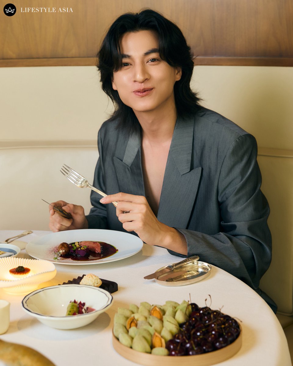 LSAthai's tweet photo. ชมแฟชั่นเซตของ 'กลัฟ-คณาวุฒิ ไตรพิพัฒนพงษ์' คัฟเวอร์สตาร์บนปกดิจิทัล Vol.32 ที่ Lifestyle Asia Thailand  

#LSAxGulfKanawut https://t.co/bLidZl0wF9