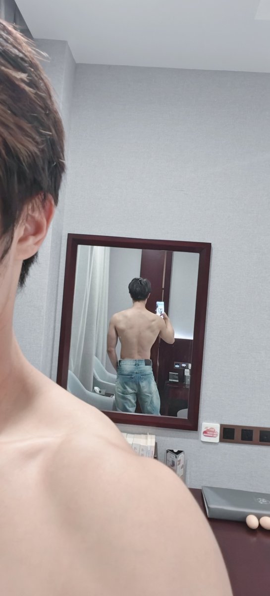 dota1997829's tweet photo. #薄肌 #薄肌肉翘臀腹肌 #肌肉男 #男菩萨 #粉牛 #腹肌 #胸肌 #宽肩窄腰 宝宝还出门吗 https://t.co/FwaVRlRR4F