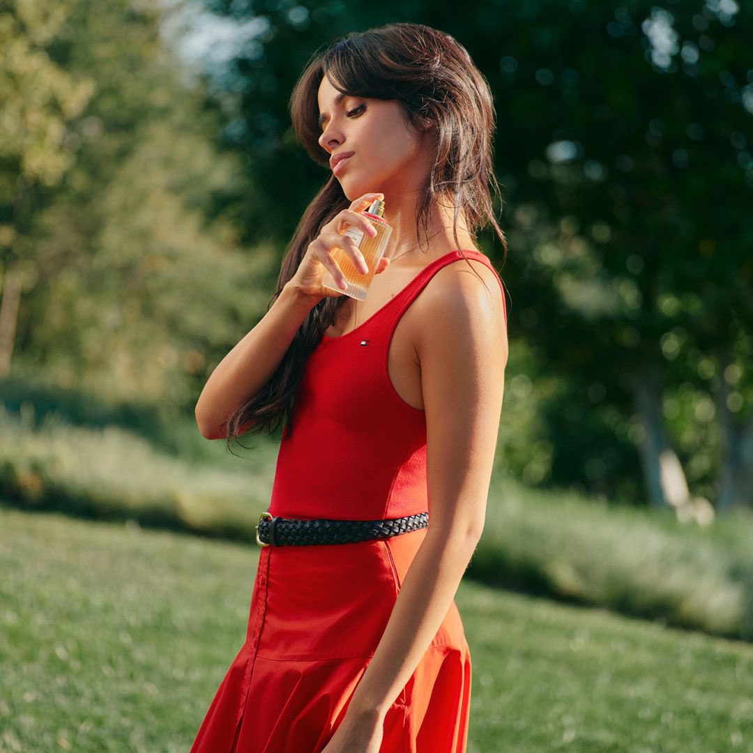 portalcamilabr's tweet photo. Camila Cabello para Tommy Hilfiger. https://t.co/VKEq4xe7l5