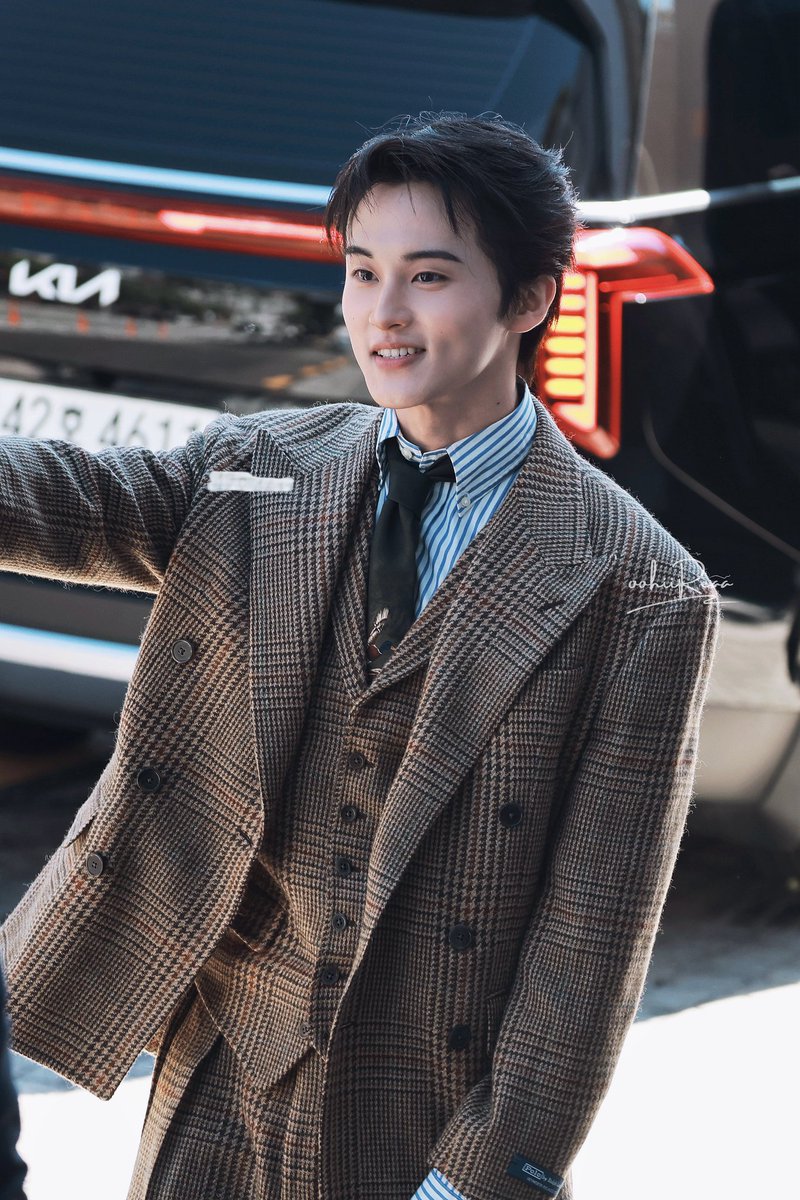 markyuppi's tweet photo. mark lee di 15 september 2026:

- weverse listening nanti jam 7.30 wib
- mark lee jadi cover majalah GQ korea
- mark lee di polo ralph lauren event
- my friend udah 5M views 
- mark lee dm weverse 

kenyanggg, suka banget jadi markf 😭😭😭🤭🤭🤭🤭 https://t.co/MI7TmwsBPx