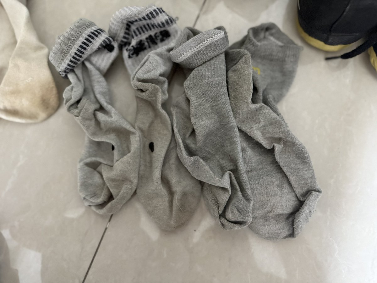 goudaner111's tweet photo. 武校黑皮体育生 训练穿旧穿脏的训练鞋和袜子 袜子穿的都能立起来 有人要吗 https://t.co/Ma9HV1UPjg