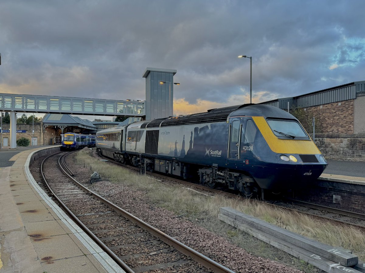kingy69beard's tweet photo. 15/9 #HighSpeedTuesday a selection of @Scotrail #InterCity7 #HST at Perth (📷8/9/26).
43128 & 43035 with 1T58 Aberdeen to Glasgow Queen Street.
43036 & 43125 with 1A55 Glasgow Queen Street to Aberdeen https://t.co/xuiLrKfLTA