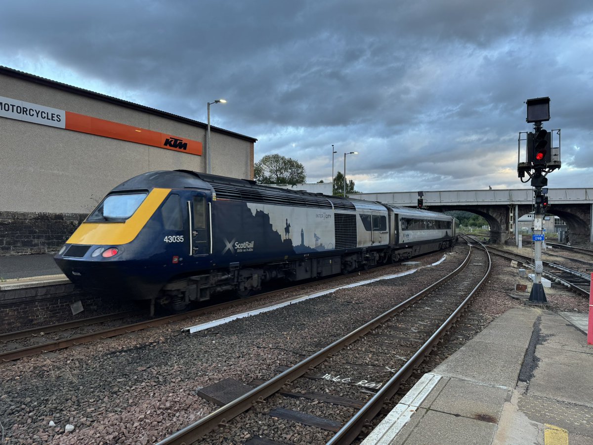 kingy69beard's tweet photo. 15/9 #HighSpeedTuesday a selection of @Scotrail #InterCity7 #HST at Perth (📷8/9/26).
43128 & 43035 with 1T58 Aberdeen to Glasgow Queen Street.
43036 & 43125 with 1A55 Glasgow Queen Street to Aberdeen https://t.co/xuiLrKfLTA