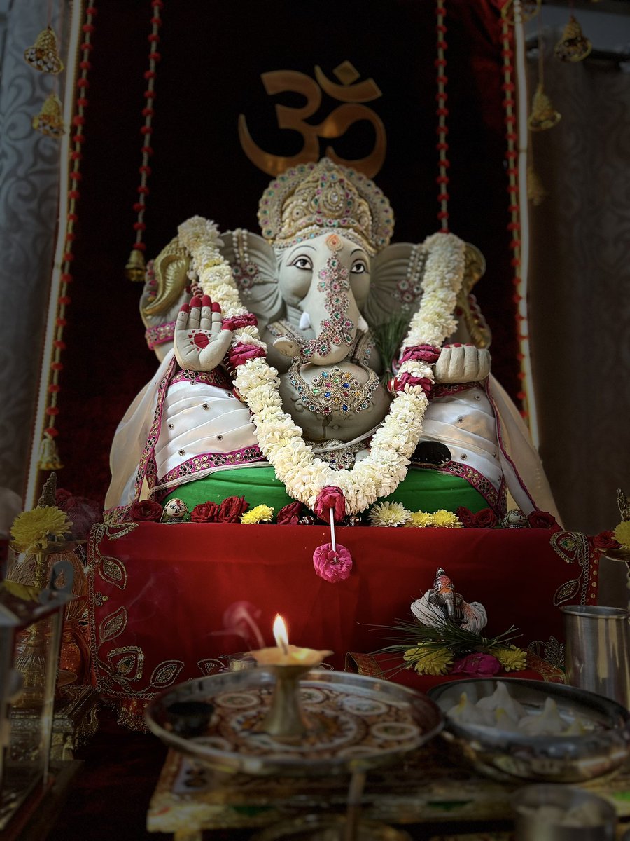 gaurav_61's tweet photo. “Ganpati Bappa Morya”

DAY 2 

#GanpatiBappaMorya #Celebrations #GaneshChatruthi #Blessed #Ghar https://t.co/vp11m51rv9