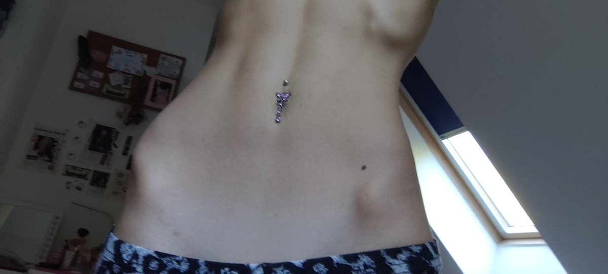 szoszi333's tweet photo. My hipbones look crayz this morning https://t.co/8DidQTDMga
