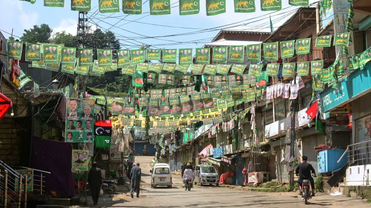 AJEnglish's tweet photo. Internet shutdown crosses 100 days in Pakistan-administered Kashmir https://t.co/0CrOZG9uoX https://t.co/4S1YeSsCEF