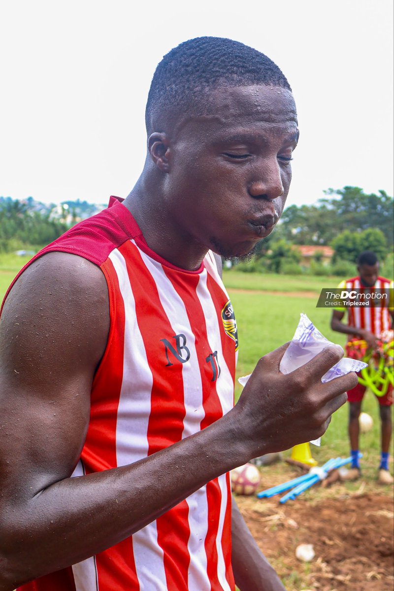 THEDCMOTION's tweet photo. The pause before the next push. 💧Training never really stops. 📸⚽️
#hydrationbreak #photography #moment #motionboy https://t.co/l7kafrJsDU