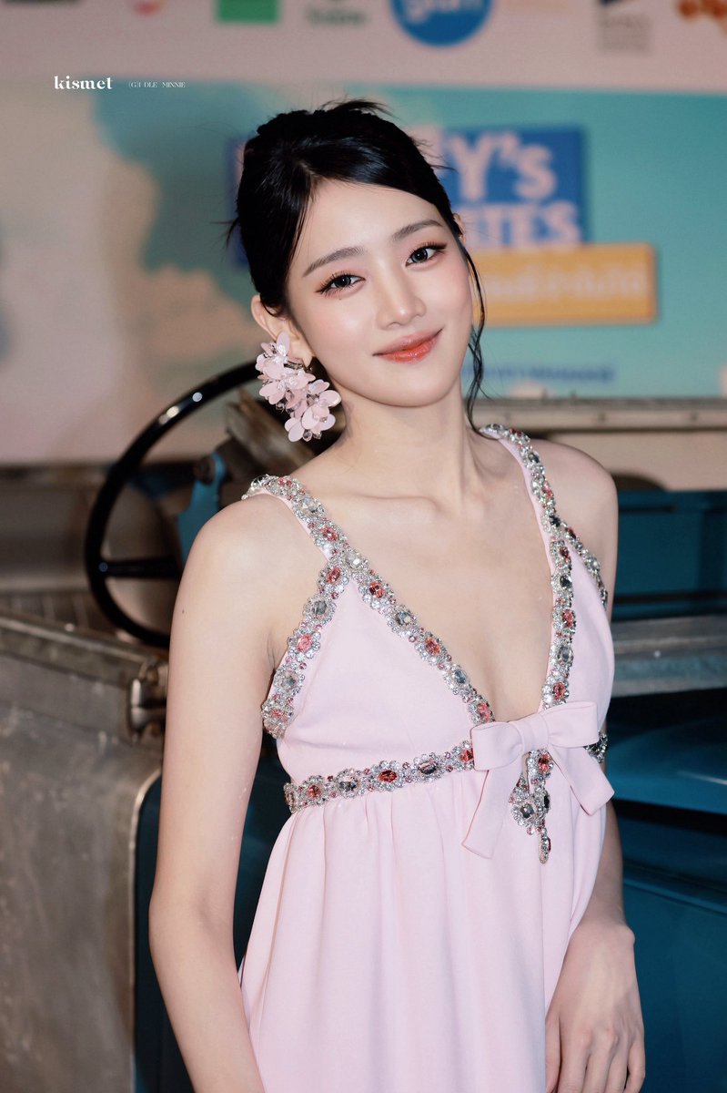 hourlyminniee's tweet photo. my princess she’s so pretty https://t.co/BZ9FJIUETm