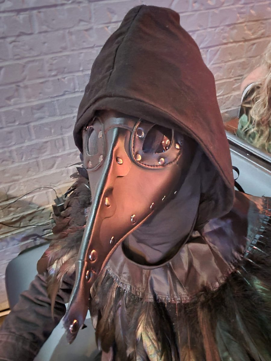 Reubimvt's tweet photo. Hello friends. Reubim here live in person, and ready to meet you all soon at my debut. In the meantime, be sure to give me a follow so you can keep up with the news, and keep your light shining!

#IRIAMFollowFest https://t.co/F0sTSQmIs5