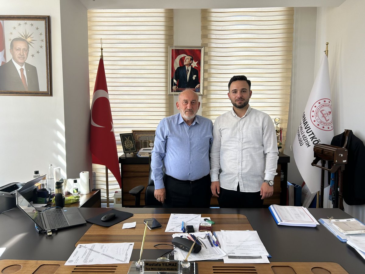 akgncarnavutkoy's tweet photo. AK Parti Arnavutköy Gençlik Kolları olarak, İlçe Milli Eğitim Müdürümüz Mustafa Yılmaz’ı makamında ziyaret ettik.
Nazik ev sahiplikleri ve ilçemizde eğitim alanında yürütülen çalışmalar üzerine gerçekleştirdiğimiz kıymetli sohbetleri için teşekkür ediyoruz. https://t.co/yIwl8q4m05