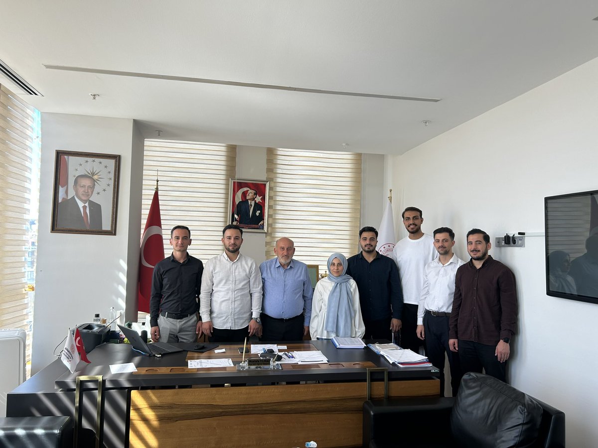 akgncarnavutkoy's tweet photo. AK Parti Arnavutköy Gençlik Kolları olarak, İlçe Milli Eğitim Müdürümüz Mustafa Yılmaz’ı makamında ziyaret ettik.
Nazik ev sahiplikleri ve ilçemizde eğitim alanında yürütülen çalışmalar üzerine gerçekleştirdiğimiz kıymetli sohbetleri için teşekkür ediyoruz. https://t.co/yIwl8q4m05