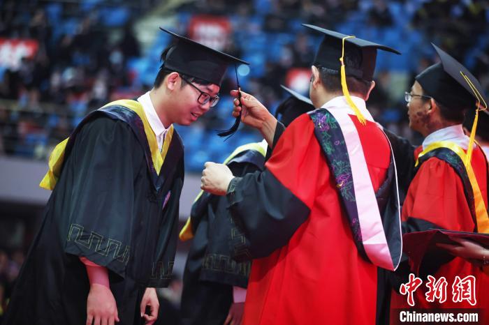 ariao811069's tweet photo. Grad cap toss, diploma in hand—this chapter ends, but where we’re going is just getting started.  #Graduation2024 https://t.co/yoj5dsdrWg