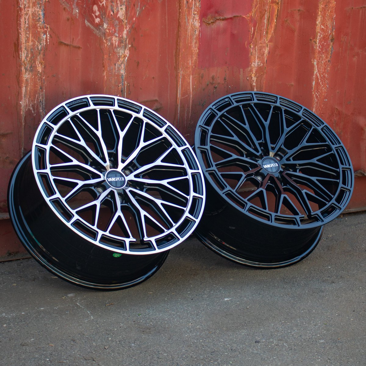 BeckyBridgen's tweet photo. The new Vanspeed Havoc, designed for the VW T7 Transporter and Ford Transit Custom. 20-inch 6x120 fitment, 925kg load rating, available in Gloss Raven Black or Polished. Strong, reliable, and stylish. https://t.co/sYzDdRreQP