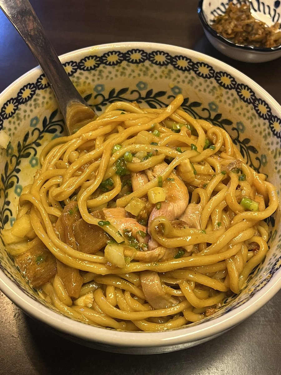 meokgomeokgo's tweet photo. 📍 쿠지라스토랑 / 광화문

커리 아부라소바 진짜 너무 맛있어서 눈물 살짝 흘렸다가 중간에 마요네즈 뿌리고는 오열함 밥 비벼 먹으면서 겨우 추스름 하 게장맛 멸치맛 바질맛도 궁금해서 미치겠음 https://t.co/rPO3Dwd5ex