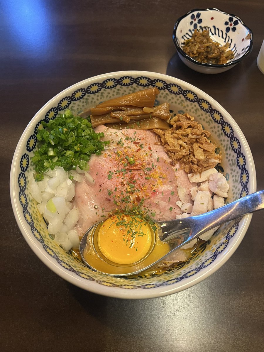 meokgomeokgo's tweet photo. 📍 쿠지라스토랑 / 광화문

커리 아부라소바 진짜 너무 맛있어서 눈물 살짝 흘렸다가 중간에 마요네즈 뿌리고는 오열함 밥 비벼 먹으면서 겨우 추스름 하 게장맛 멸치맛 바질맛도 궁금해서 미치겠음 https://t.co/rPO3Dwd5ex