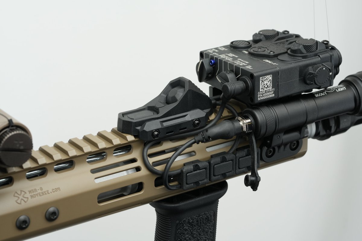 DIVE_airsoft's tweet photo. ／ 
📢 再入荷のお知らせ
＼

WADSN
・Unity Tactical AXONタイプ デュアル リモートスイッチ BK
https://t.co/bSRT4MOUVP

ライト＆レーザーの操作をひとつに集約

Cクランプで握ったまま少ない動作で各デバイスを操作可能

#サバゲー #エアソフト #DIVE https://t.co/RZUKOcuBGh