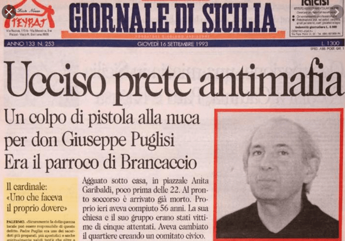 mariobianchi18's tweet photo. Il #15settembre 1937 nasceva (e moriva nel 1993) #PinoPuglisi. Nel quartiere Brancaccio di Palermo, dilaniato dalla guerra di mafia, riuscì a coinvolgere nei gruppi parrocchiali molti ragazzi strappandoli alla criminalità. Sorrise al killer che gli sparò. Beatificato nel 2013. https://t.co/mroKbhK6aq