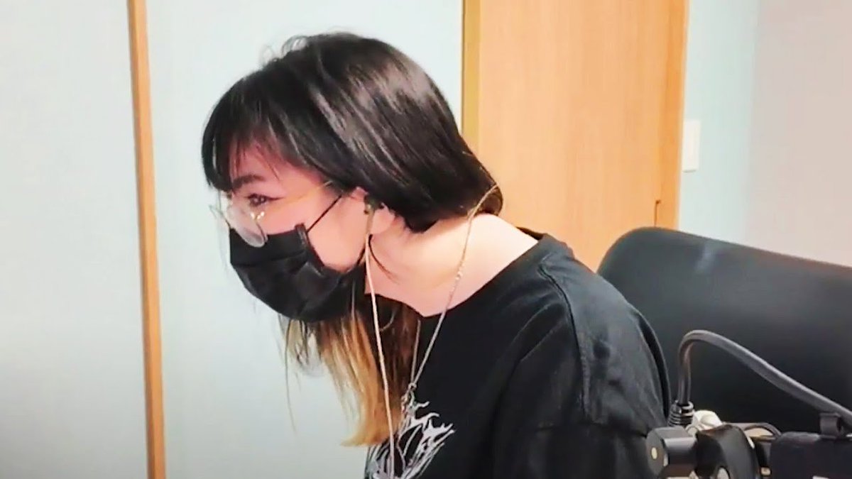 Saysera69's tweet photo. @Rainhoe hey you're also known for the weird neck stuff 🙃 https://t.co/QxXwBcCfF6