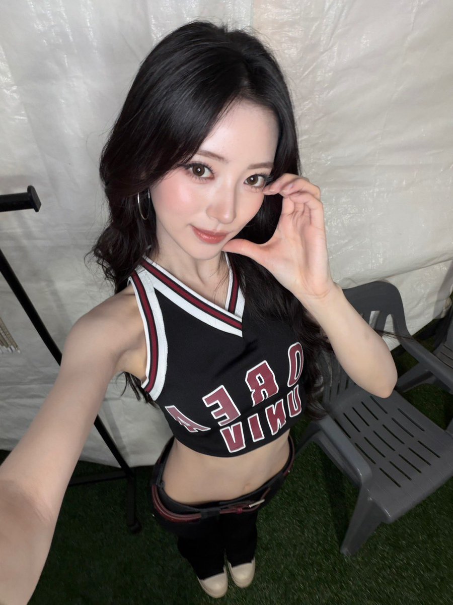 tamakaanna's tweet photo. Ethereal face, sculpted elegance https://t.co/jD4IXa4JNP