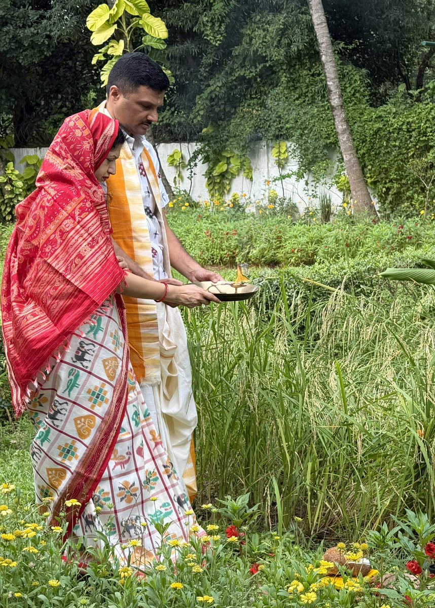 arvindpadhee's tweet photo. Warm greetings on the sacred occasion of #Nuakhai. 
May Maa Samaleswari bless us all with a bountiful harvest, peace and prosperity.
ନୂଆଁଖାଇ ଜୁହାର୍ 🙏🙏 https://t.co/tqycMiZRmM
