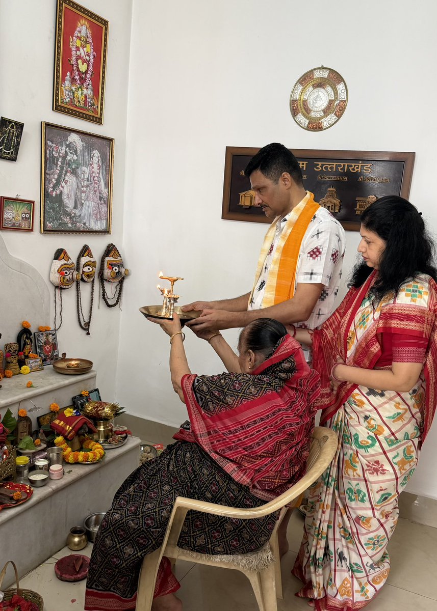 arvindpadhee's tweet photo. Warm greetings on the sacred occasion of #Nuakhai. 
May Maa Samaleswari bless us all with a bountiful harvest, peace and prosperity.
ନୂଆଁଖାଇ ଜୁହାର୍ 🙏🙏 https://t.co/tqycMiZRmM