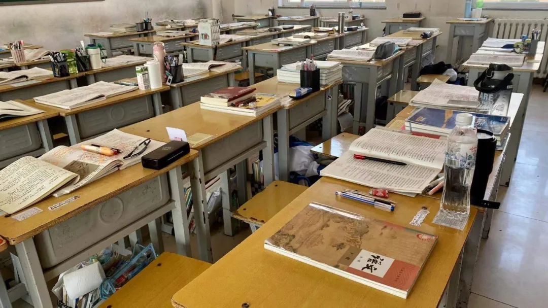 babyg792594's tweet photo. New semester unlocked! Fresh notebooks, big goals, and that exciting vibe of starting something new  Ready to crush this term!， https://t.co/y3CietqW0P